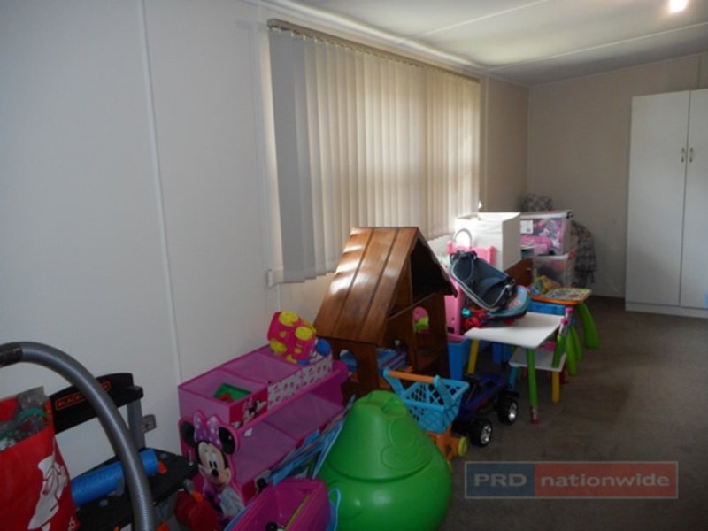 Photo - 53 Simpson Street, Tumut NSW 2720 - Image 7