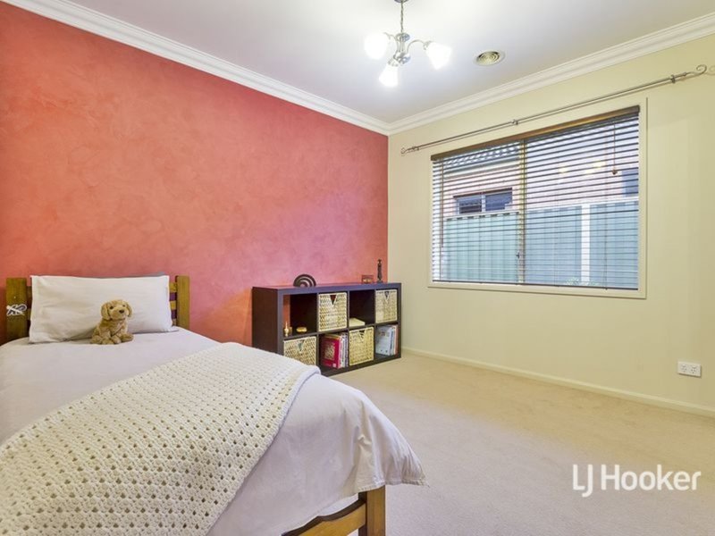 Photo - 53 Sommersby Road, Point Cook VIC 3030 - Image 9