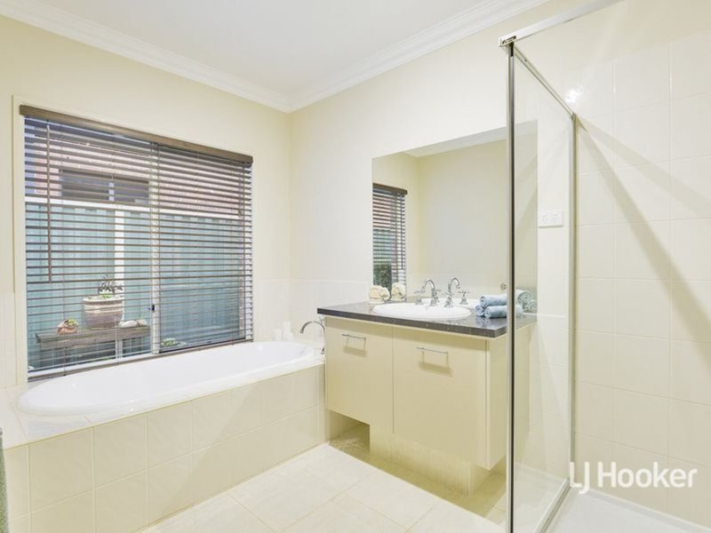 Photo - 53 Sommersby Road, Point Cook VIC 3030 - Image 12