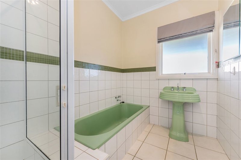 Photo - 53 Stubbs Avenue, North Geelong VIC 3215 - Image 6