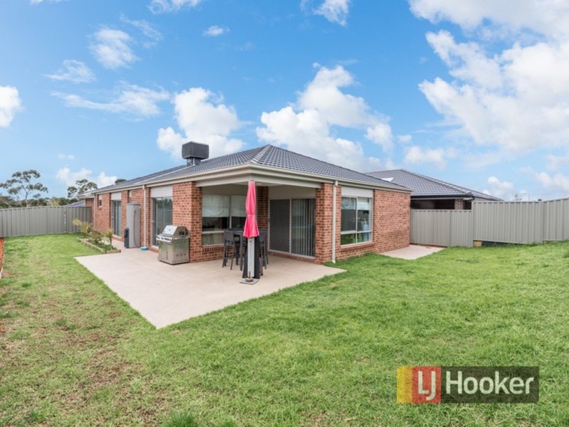 Photo - 53 Tankard Drive, Cranbourne East VIC 3977 - Image 4