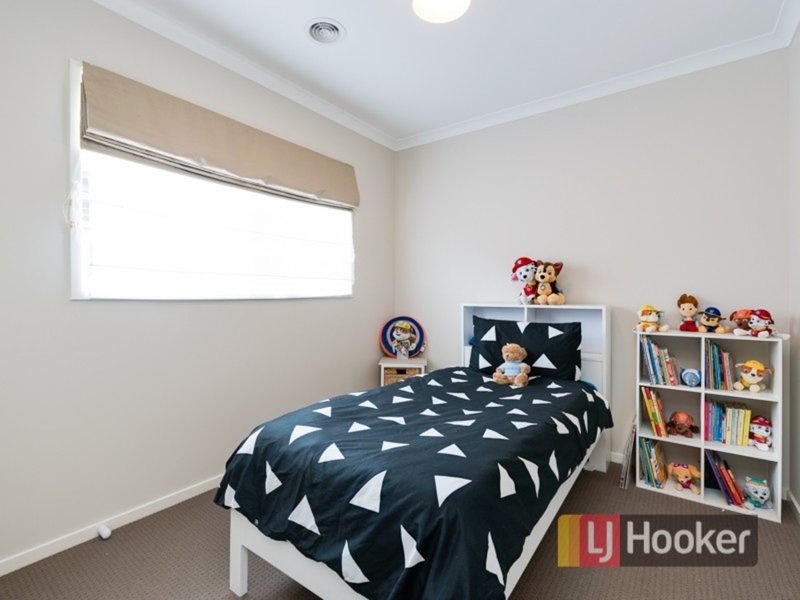 Photo - 53 Tankard Drive, Cranbourne East VIC 3977 - Image 11