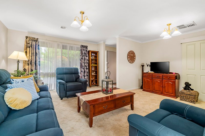 Photo - 53 Toolimerin Avenue, Bayswater North VIC 3153 - Image 4