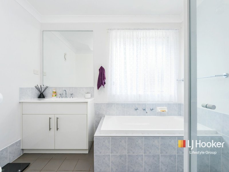 Photo - 53 Twin Creeks Drive, Luddenham NSW 2745 - Image 5