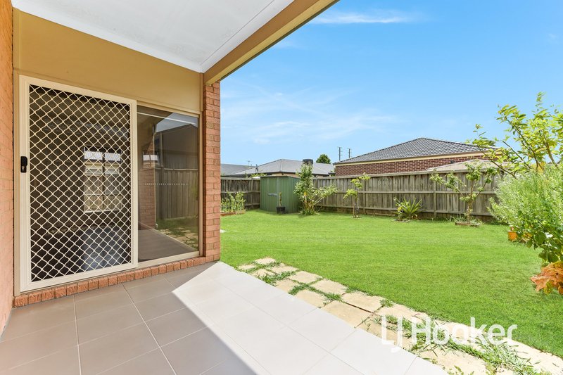 Photo - 53 Valencia Circuit, Cranbourne VIC 3977 - Image 7