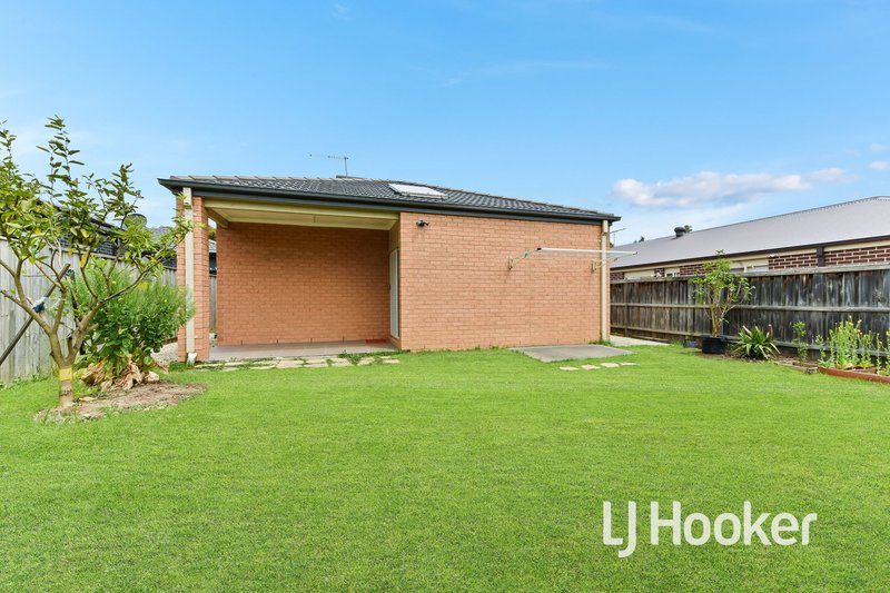 Photo - 53 Valencia Circuit, Cranbourne VIC 3977 - Image 8