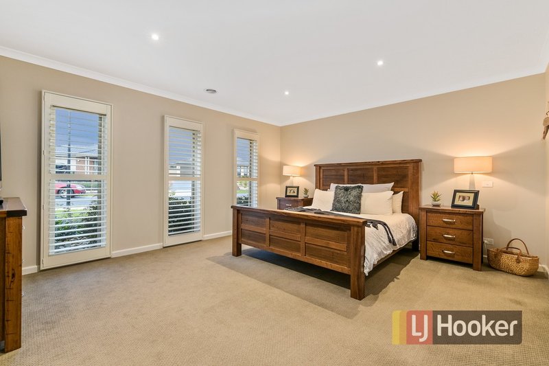 Photo - 53 Villella Drive, Pakenham VIC 3810 - Image 10