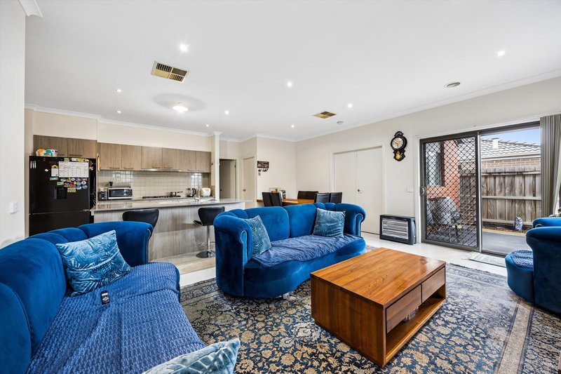 Photo - 53 Vimini Drive, Narre Warren VIC 3805 - Image 2