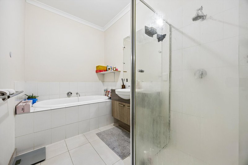 Photo - 53 Vimini Drive, Narre Warren VIC 3805 - Image 5