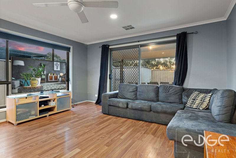 Photo - 53 Vincent Road, Smithfield Plains SA 5114 - Image 3