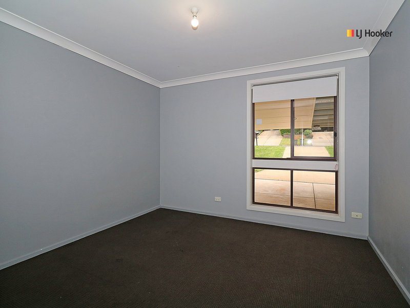 Photo - 53 Warrawong Street, Kooringal NSW 2650 - Image 7