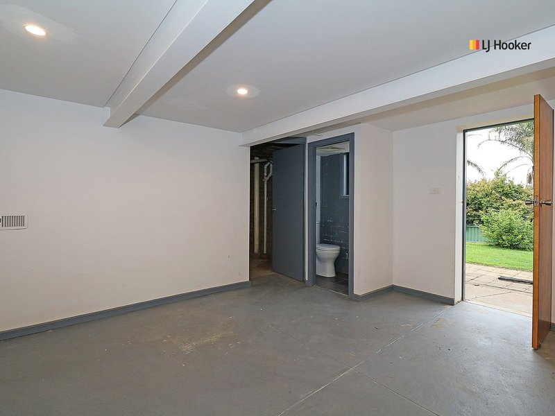 Photo - 53 Warrawong Street, Kooringal NSW 2650 - Image 13