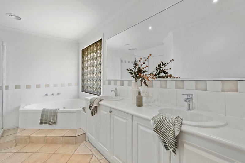 Photo - 53 Wheatland Crescent, Dingley Village VIC 3172 - Image 8
