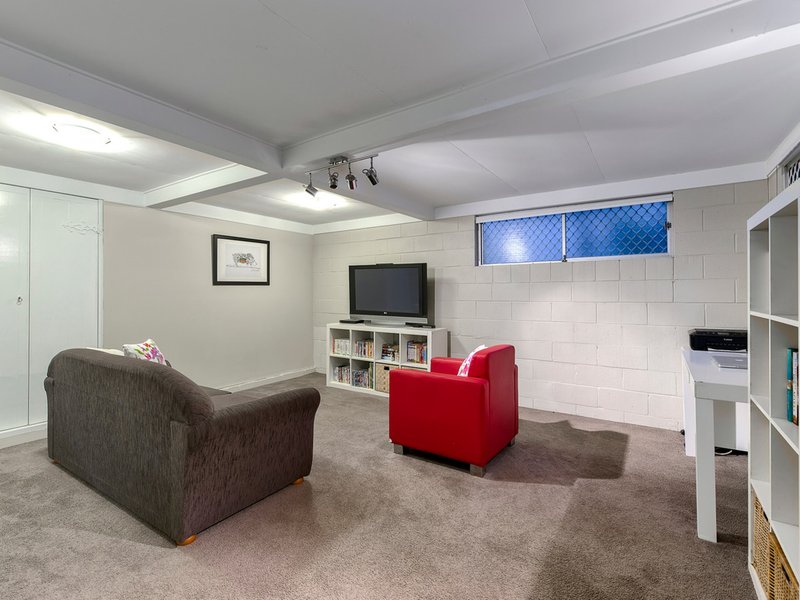 Photo - 53 Wilgarning Street, Stafford Heights QLD 4053 - Image 11