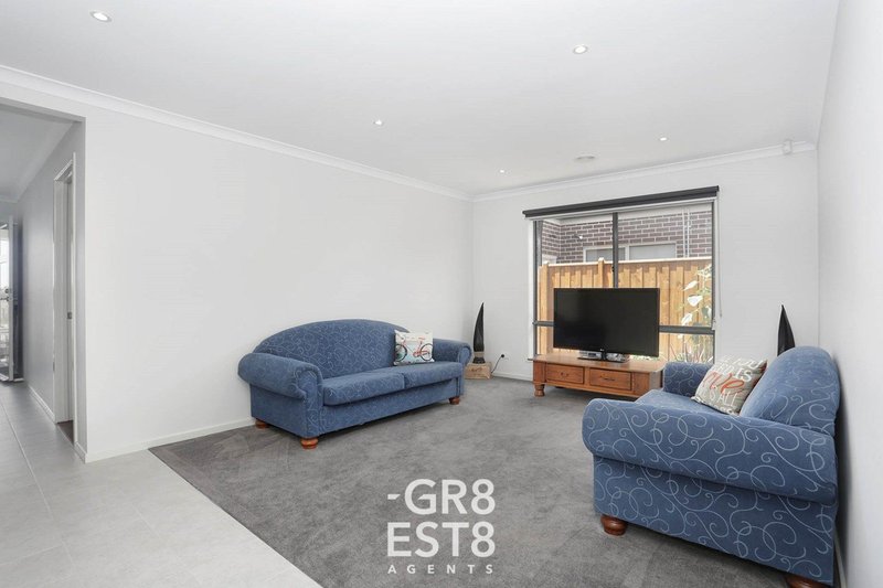 Photo - 53 Wilmington Avenue, Cranbourne West VIC 3977 - Image 4