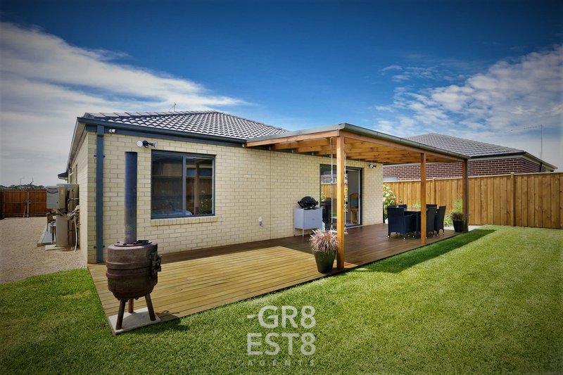 Photo - 53 Wilmington Avenue, Cranbourne West VIC 3977 - Image 9