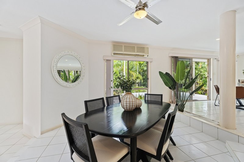 Photo - 53 Winderadeen Drive, Highland Park QLD 4211 - Image 3