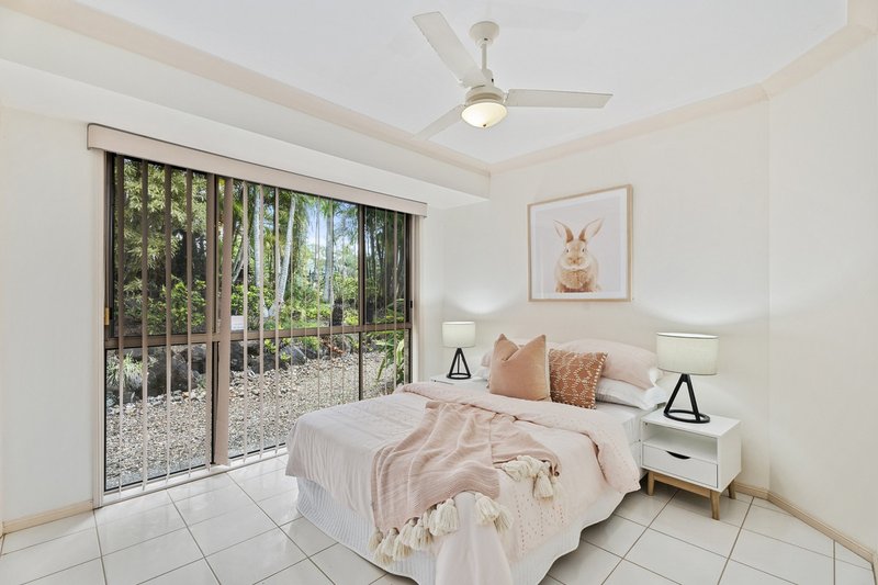 Photo - 53 Winderadeen Drive, Highland Park QLD 4211 - Image 10