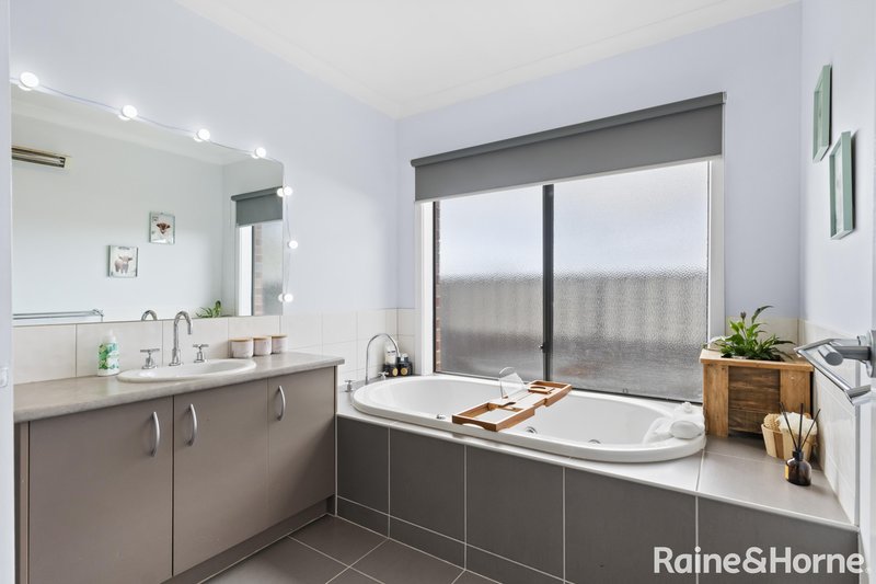 Photo - 53 Wittick Street, Darley VIC 3340 - Image 6