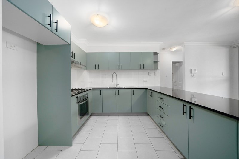 Photo - 5/30-32 Fifth Avenue, Blacktown NSW 2148 - Image 3