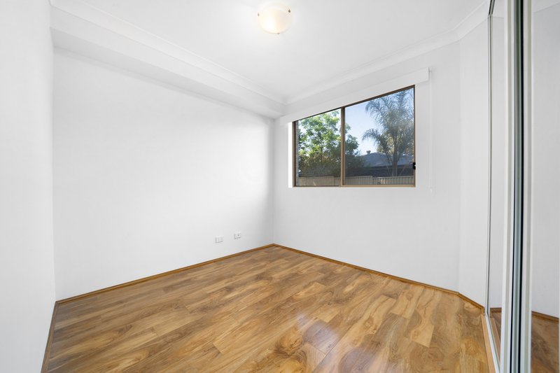 Photo - 5/30-32 Fifth Avenue, Blacktown NSW 2148 - Image 4