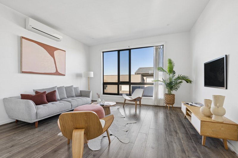 Photo - 5/30-32 Lyonsville Avenue, Preston VIC 3072 - Image 3