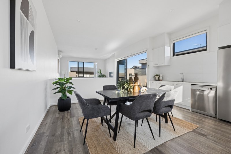 Photo - 5/30-32 Lyonsville Avenue, Preston VIC 3072 - Image 6