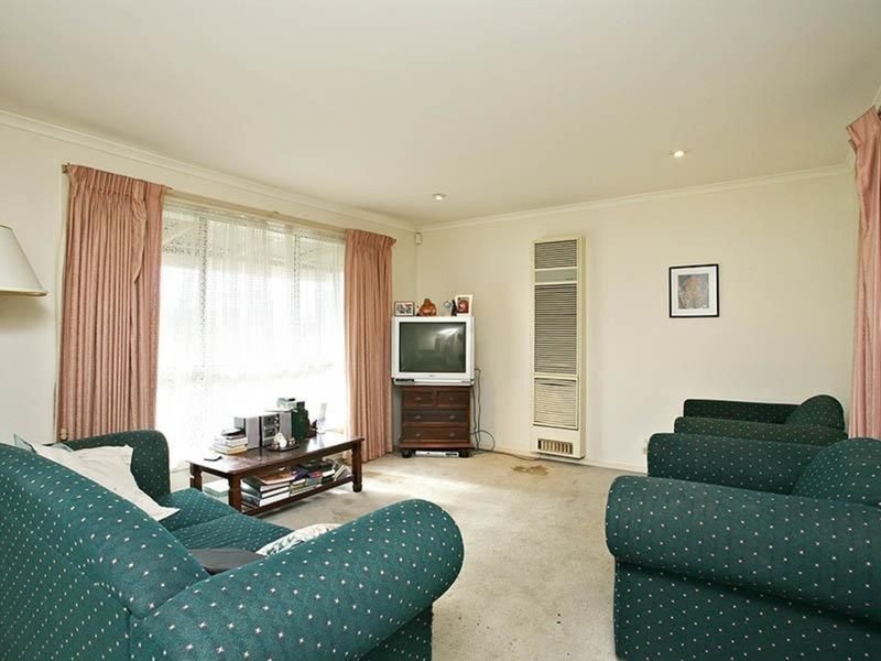 Photo - 5/30-32 Somerset Drive, Sunshine North VIC 3020 - Image 2