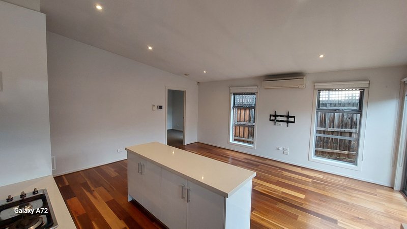 Photo - 5/30 Irvine Crescent, Brunswick West VIC 3055 - Image 5