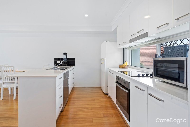 Photo - 5/31 Howsan Street, Mount Gravatt East QLD 4122 - Image 3