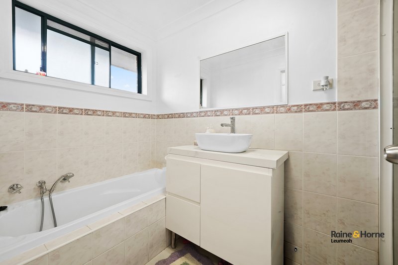 Photo - 5/31 Myee Road, Macquarie Fields NSW 2564 - Image 7