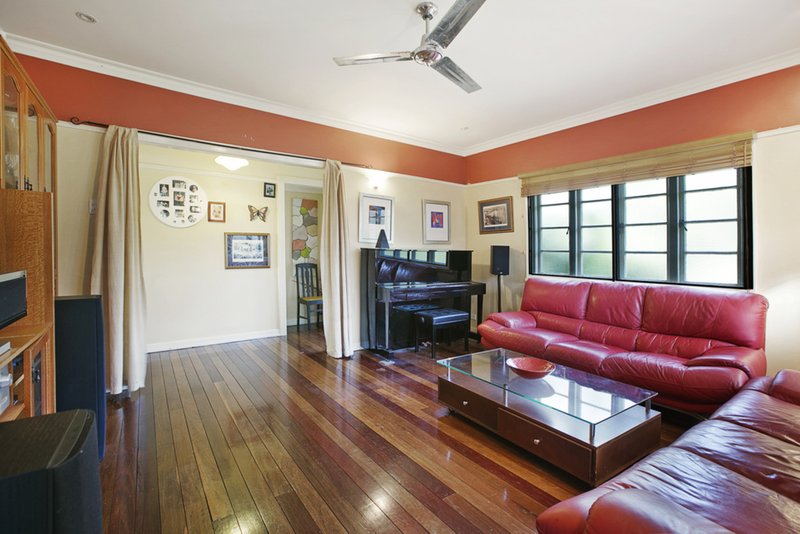 Photo - 531 Tingal Road, Wynnum QLD 4178 - Image 10