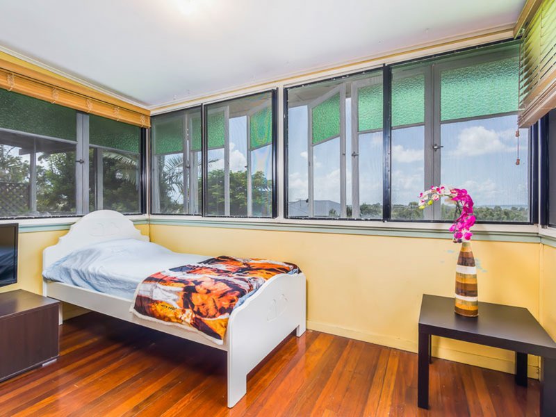 Photo - 531 Tingal Road, Wynnum QLD 4178 - Image 13