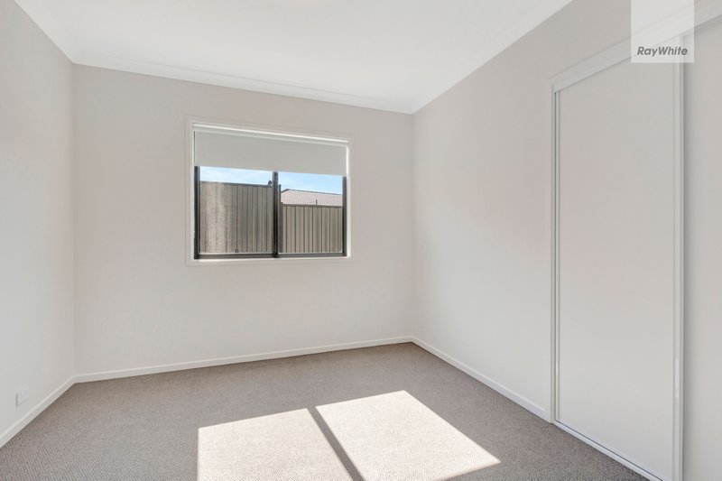 Photo - 532 Brookfield Boulevard, Mickleham VIC 3064 - Image 8