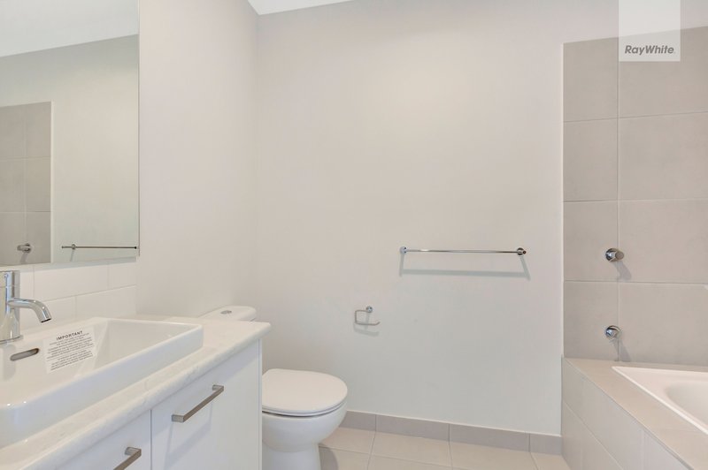 Photo - 532 Brookfield Boulevard, Mickleham VIC 3064 - Image 9
