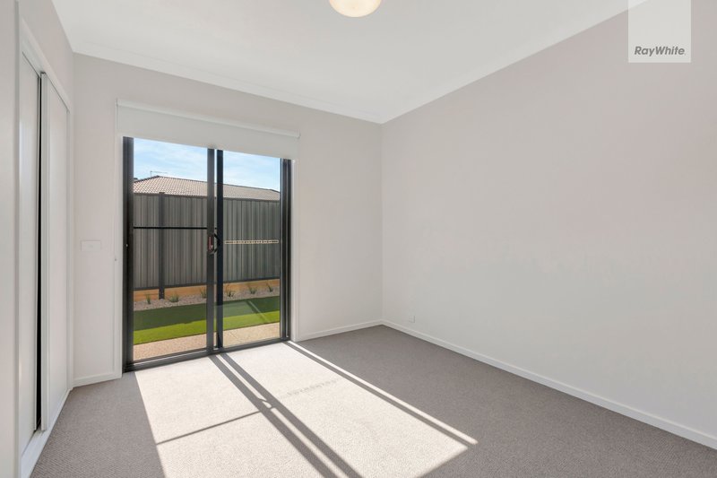 Photo - 532 Brookfield Boulevard, Mickleham VIC 3064 - Image 10