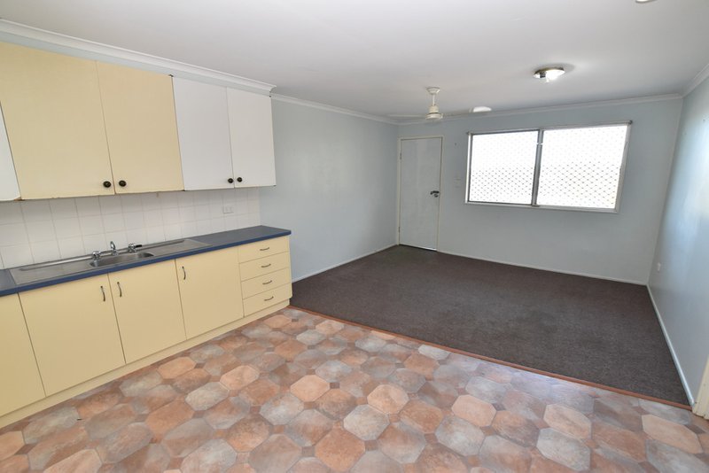 Photo - 5/32 Elizabeth Street, South Gladstone QLD 4680 - Image 2