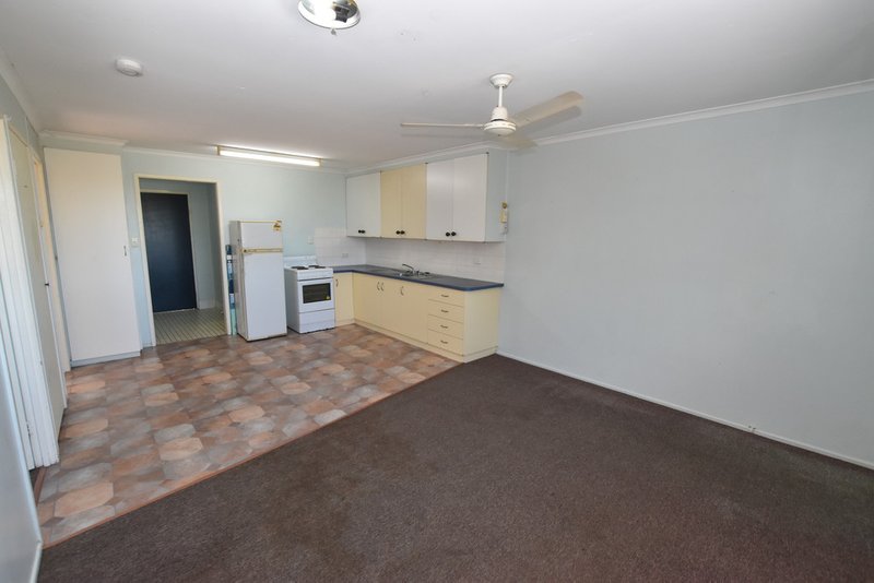 Photo - 5/32 Elizabeth Street, South Gladstone QLD 4680 - Image 3