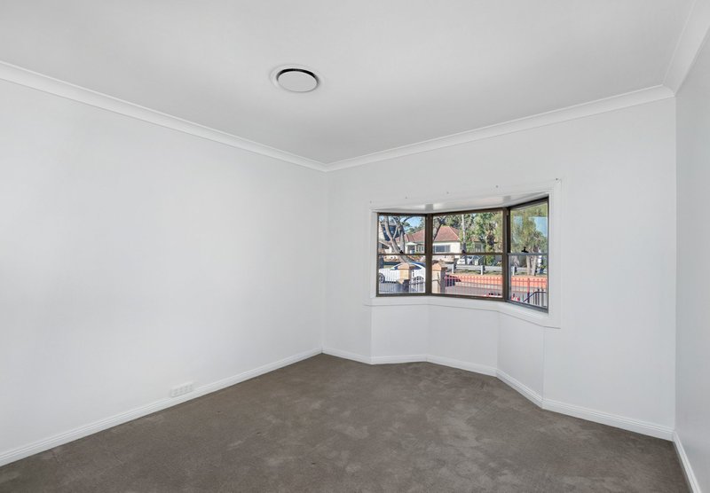 Photo - 532 Henry Lawson Drive, East Hills NSW 2213 - Image 6