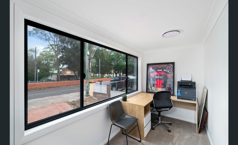 Photo - 532 Henry Lawson Drive, East Hills NSW 2213 - Image 10