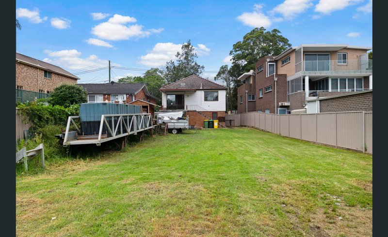 Photo - 532 Henry Lawson Drive, East Hills NSW 2213 - Image 13