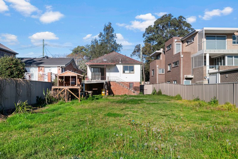 Photo - 532 Henry Lawson Drive, East Hills NSW 2213 - Image 12