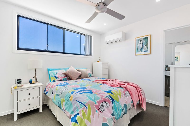 Photo - 5/32 John Street, Redcliffe QLD 4020 - Image 4