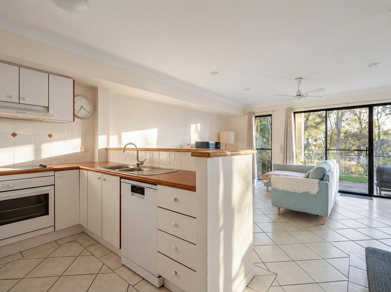 Photo - 5/323 Christine Avenue, Varsity Lakes QLD 4227 - Image 4