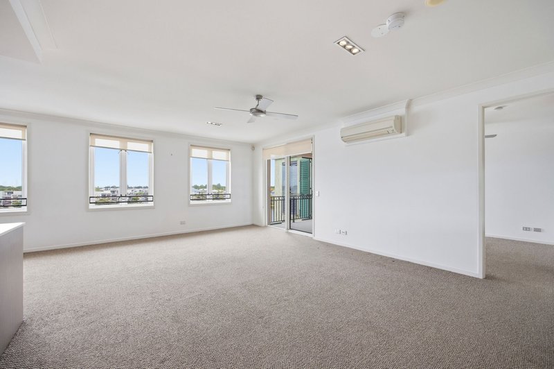 Photo - 53/3030 The Boulevarde , Carrara QLD 4211 - Image 2