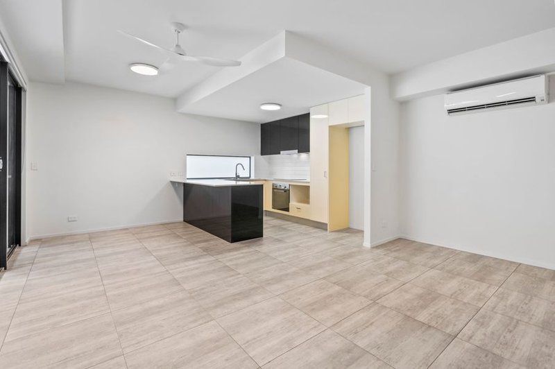 Photo - 5/35 Crown Street, Holland Park West QLD 4121 - Image 2