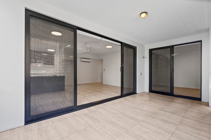 Photo - 5/35 Crown Street, Holland Park West QLD 4121 - Image 4