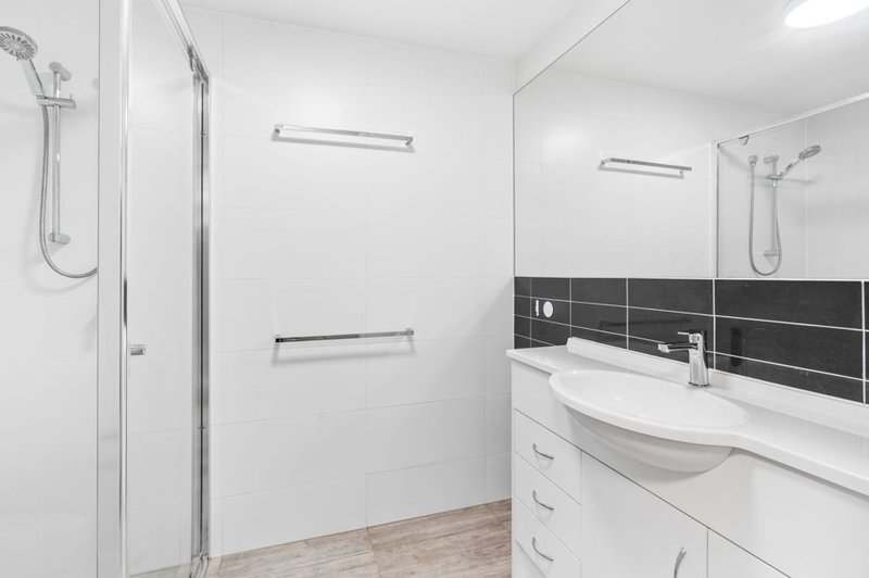 Photo - 5/35 Crown Street, Holland Park West QLD 4121 - Image 7