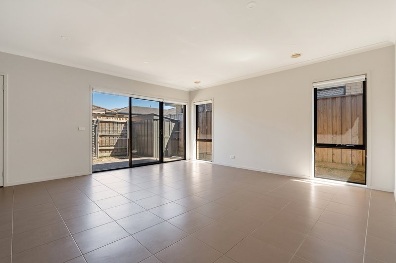 Photo - 535 Mandalay Circuit, Beveridge VIC 3753 - Image 3