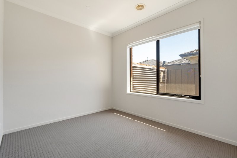 Photo - 535 Mandalay Circuit, Beveridge VIC 3753 - Image 11